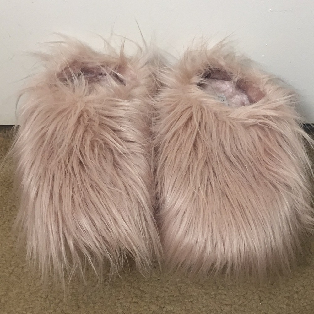 Fuzzy Steve Madden pink Slippers